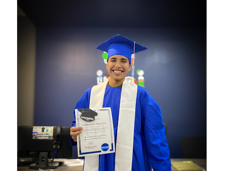 alumno graduado de la escuela inbi 