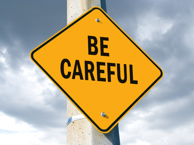 Anuncio de cursos gratuitos de inglés para todos.