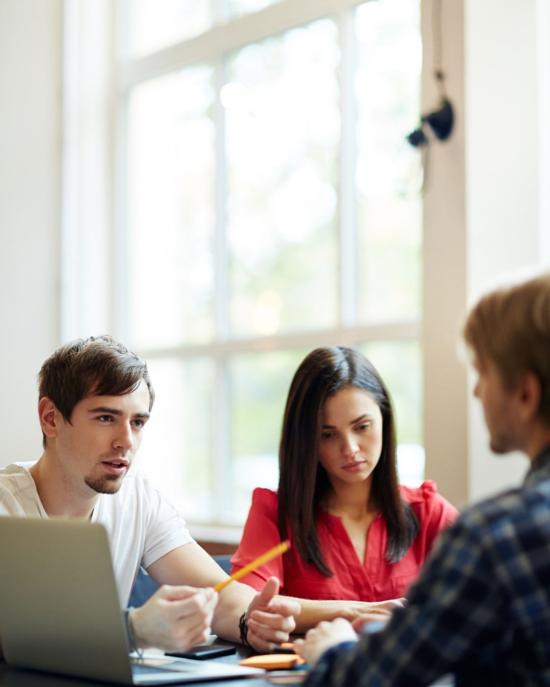 Agendar cita para conocer promociones de inglés en INBI